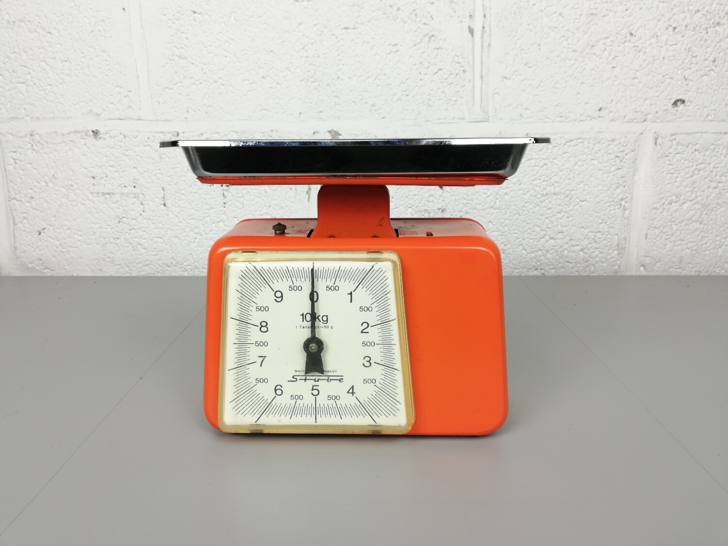 Vintage Stube kitchen scale