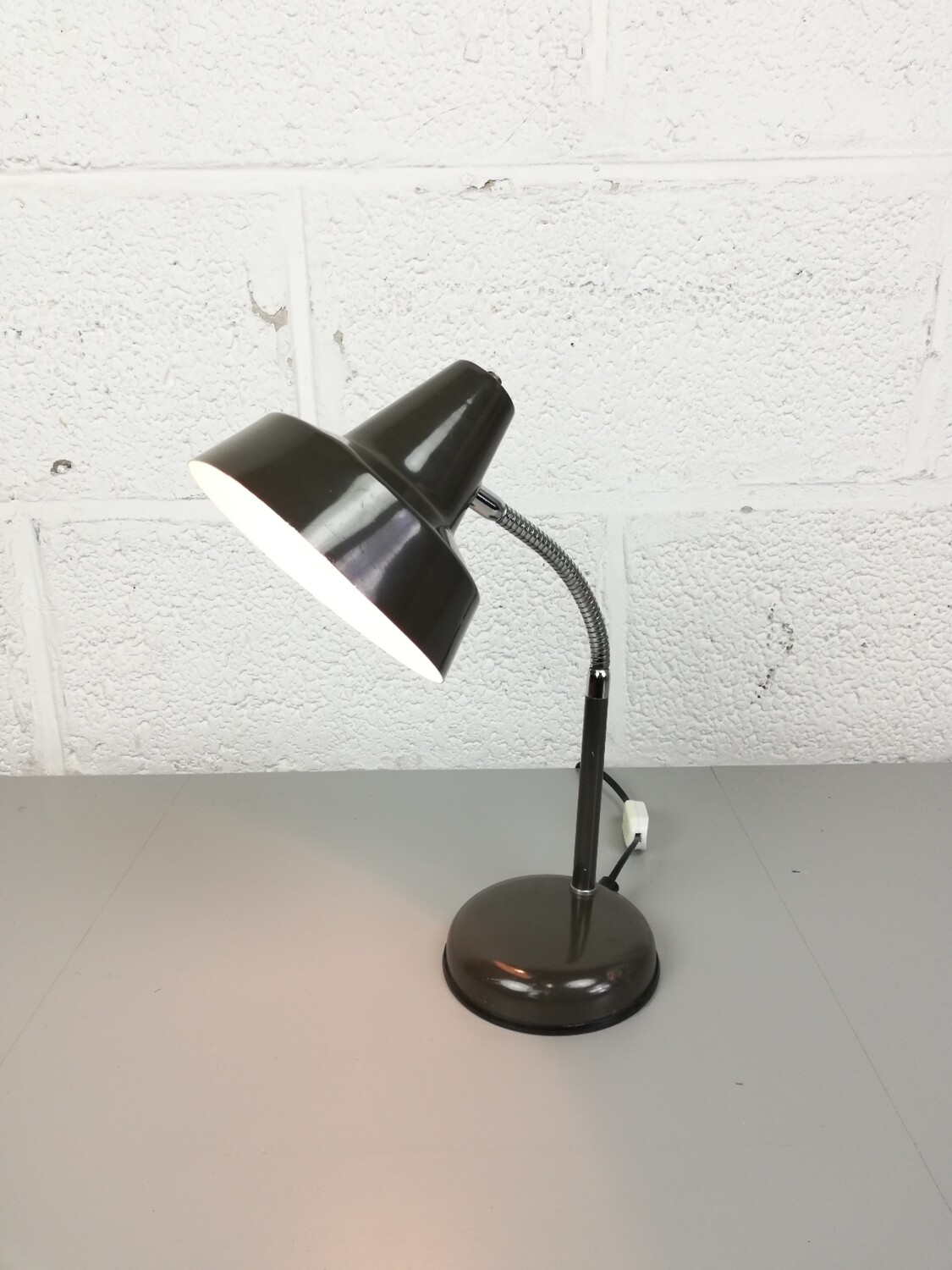 Brown Veneta Lumi deskligt