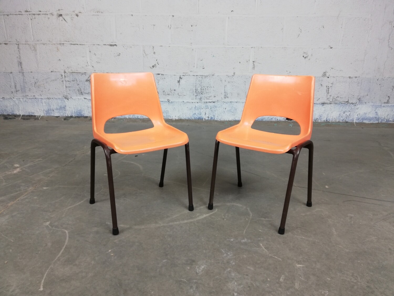 Duo vintage kids chairs