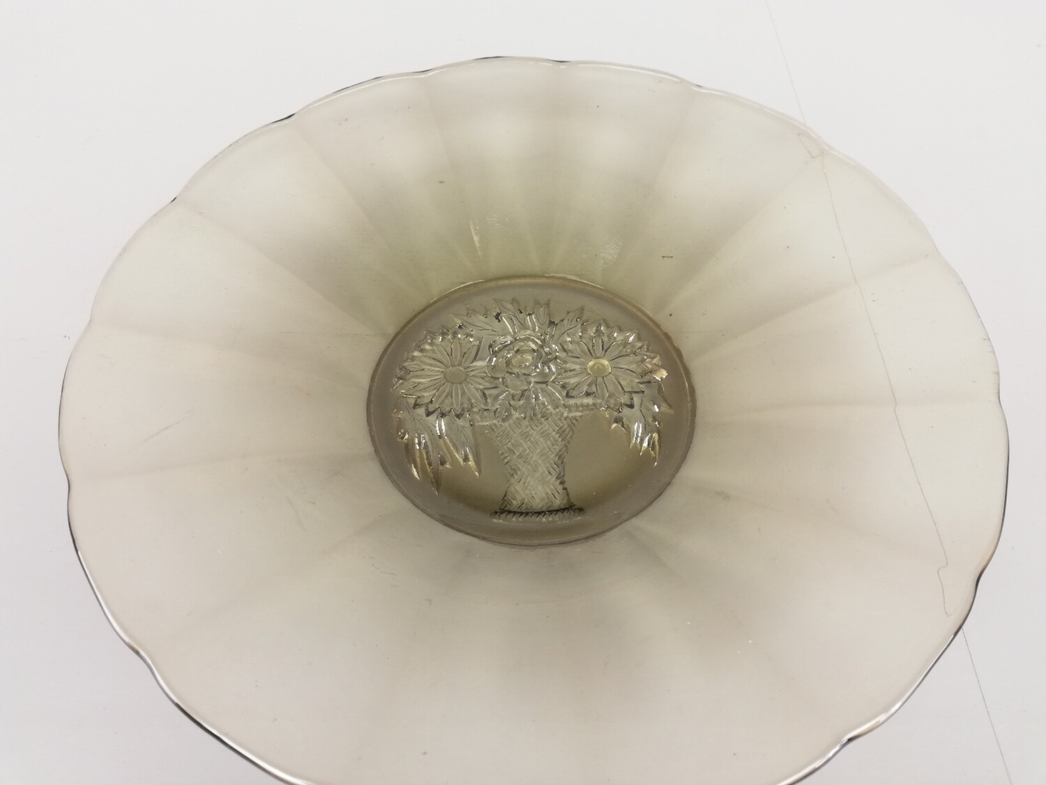 Art deco glass plate