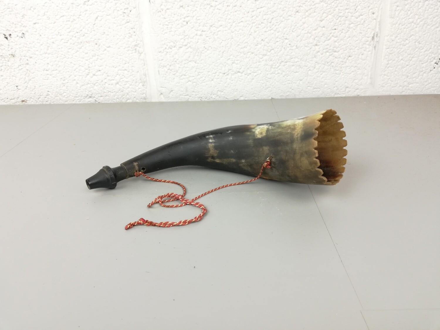 Horn blowing horn