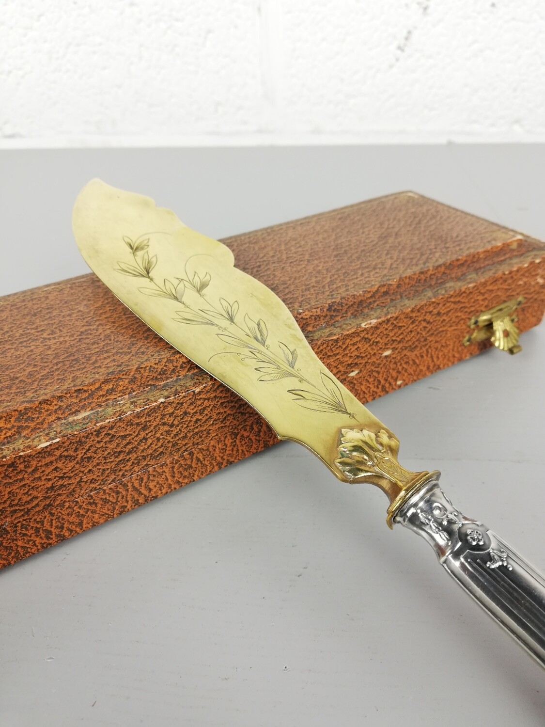 Large butter knife