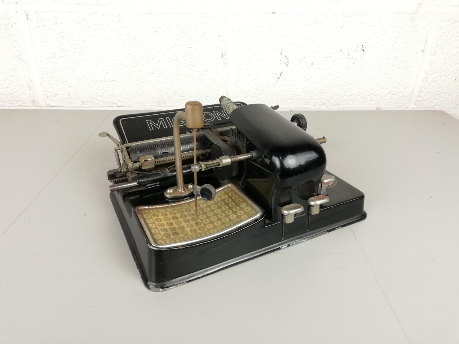 Antieke schrijfmachine Mignon Aeg