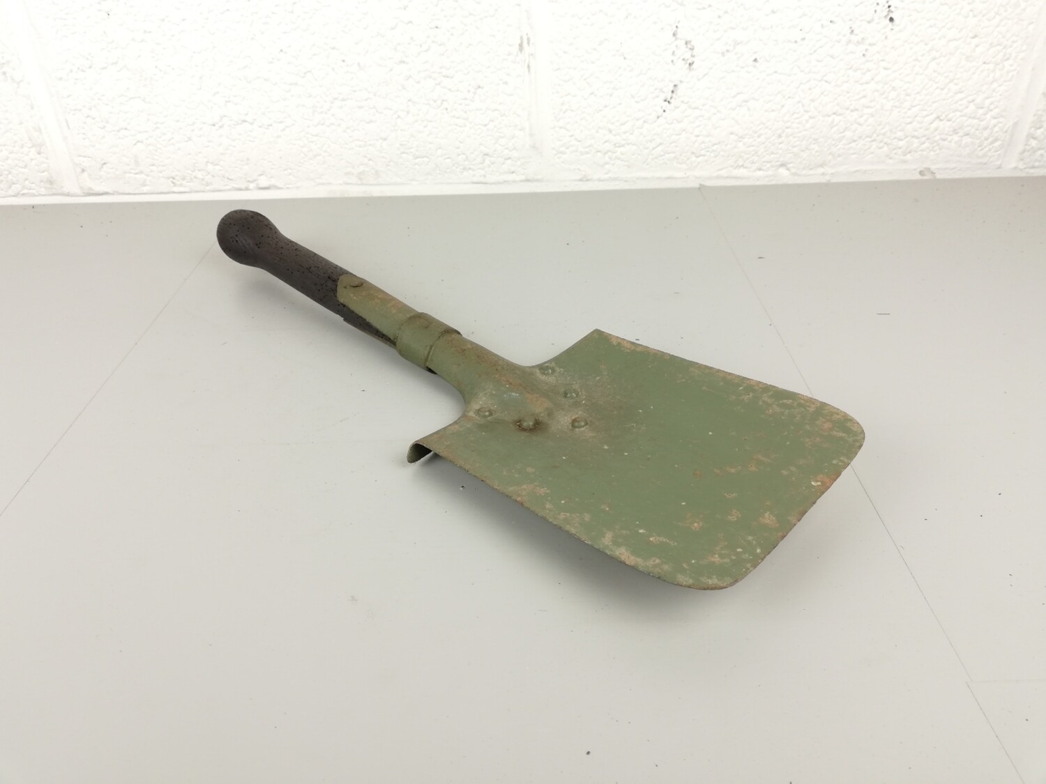 Military trench shovel