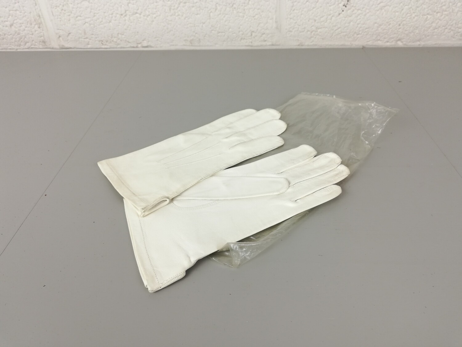 Witte handschoenen 1957