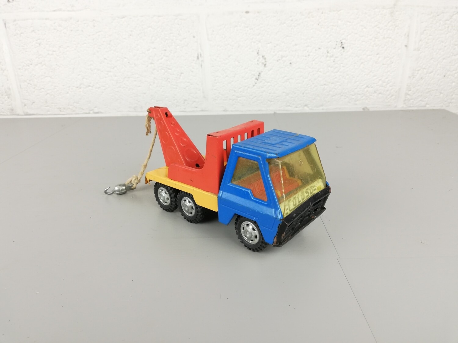 Metal tow truck Gozán