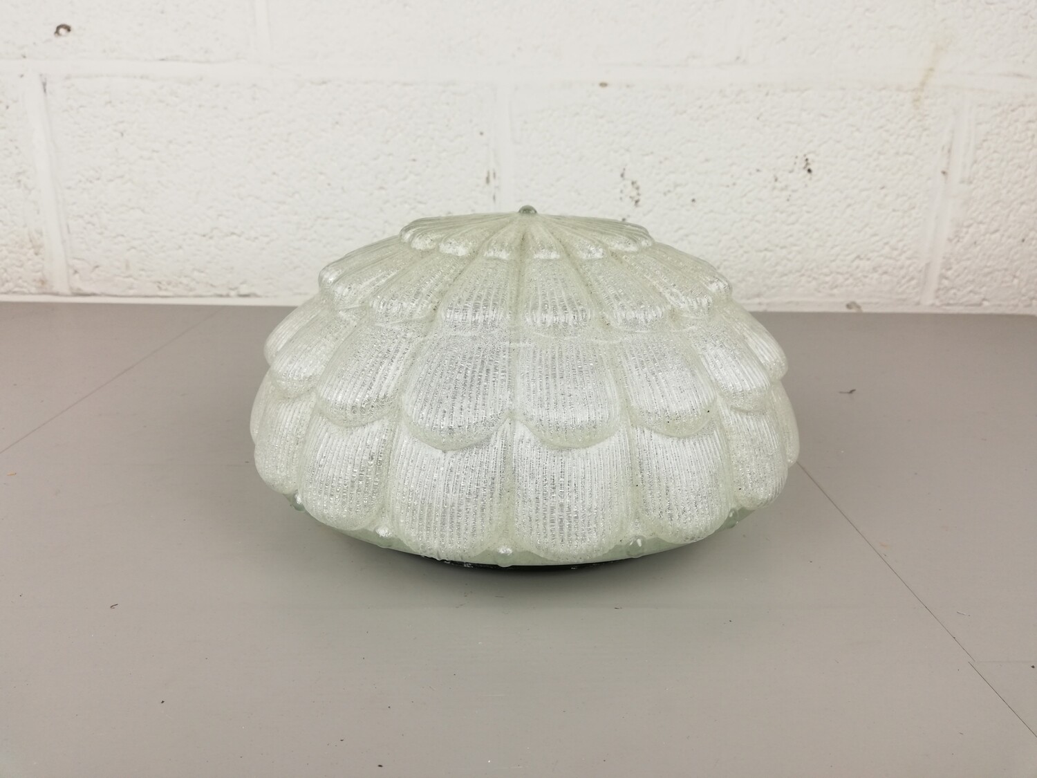 Opaque round ceiling lamp