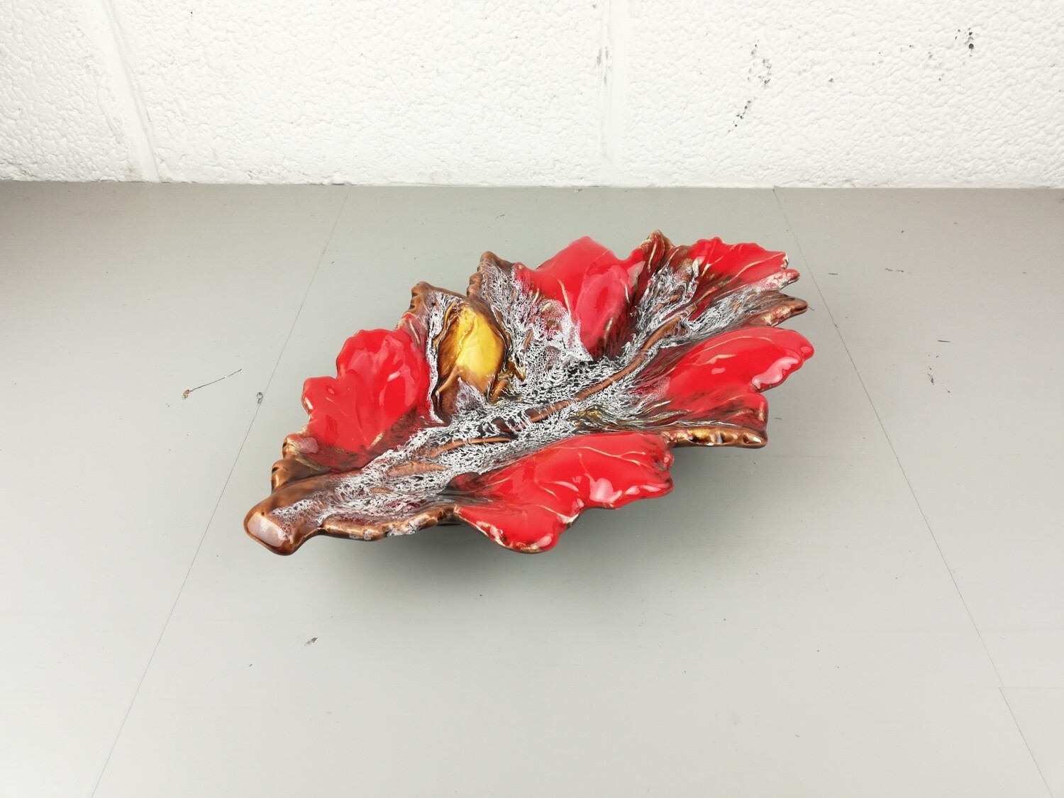 Vallauris dish leaf