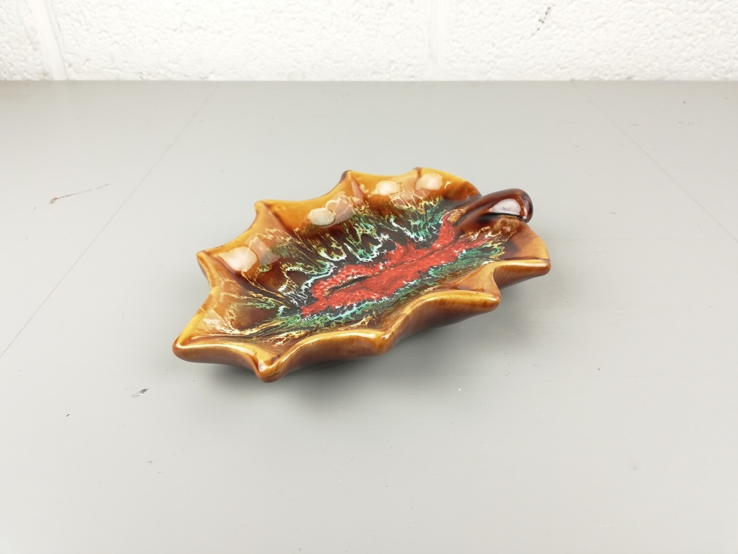 Vallauris dish leaf