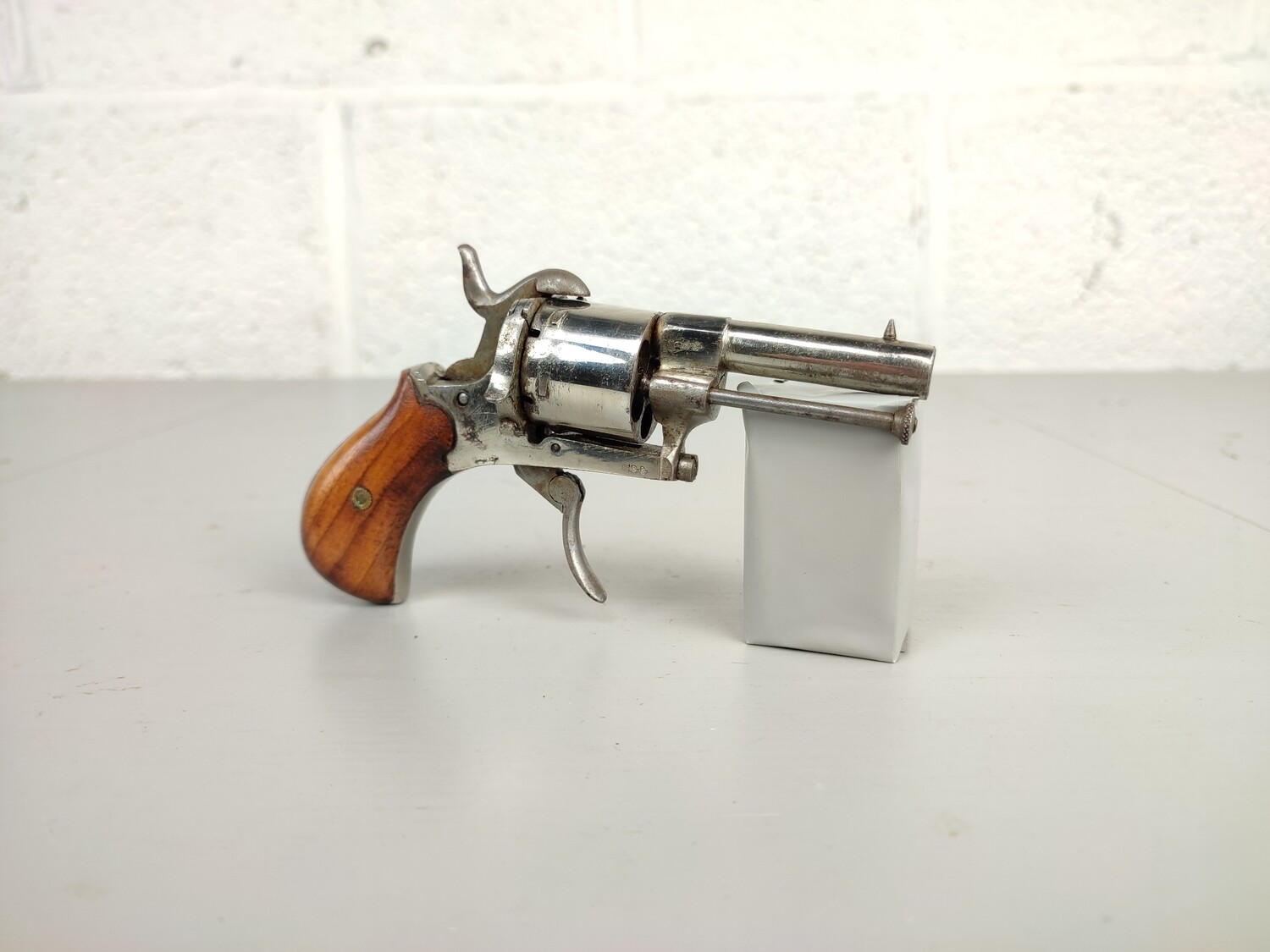 Klein antiek revolvertje B&A