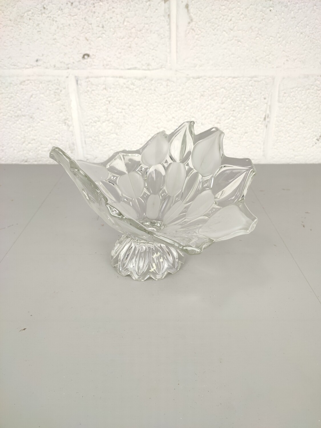 Glass bowl on foot