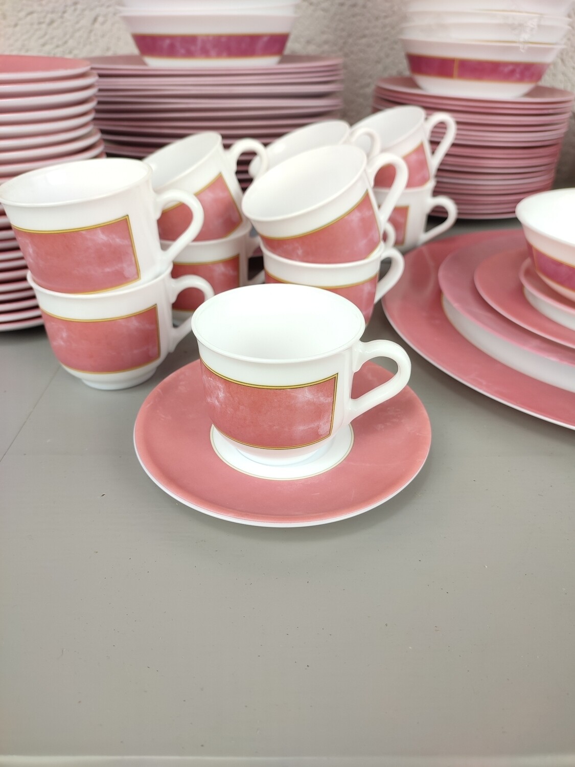 Vintage Arcopal tableware 24 persons