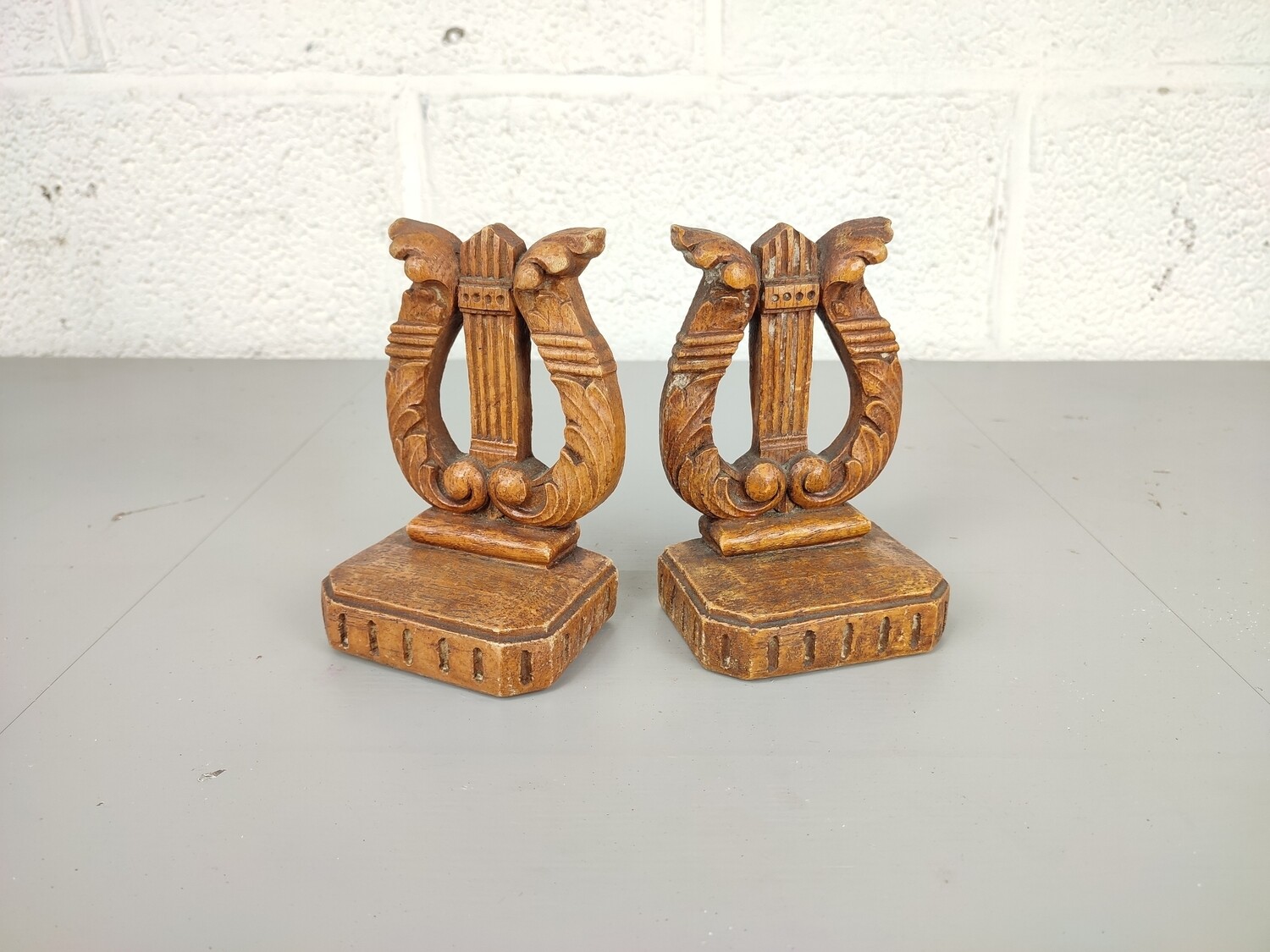 Lyre bookends