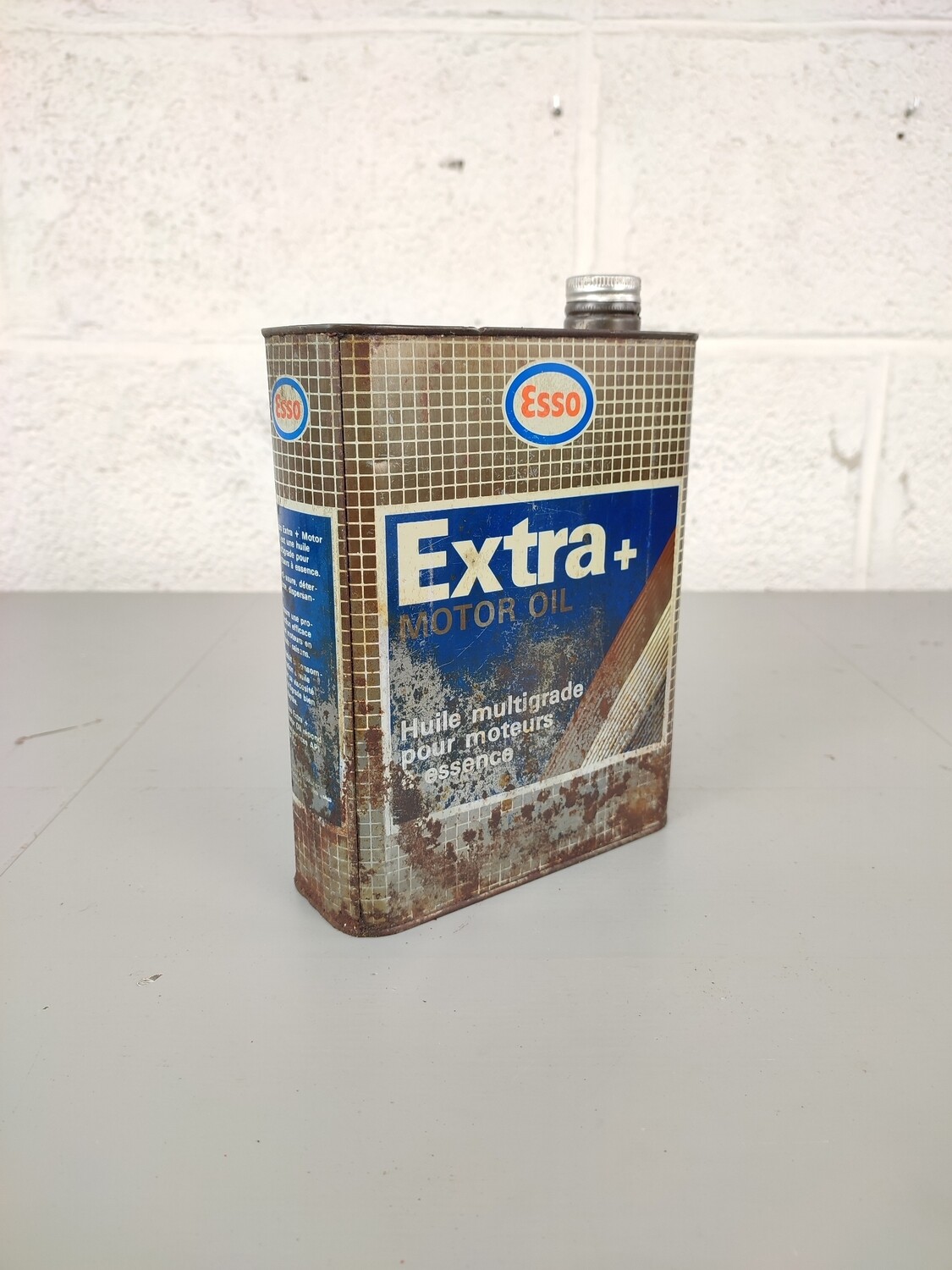 Old empty oil can