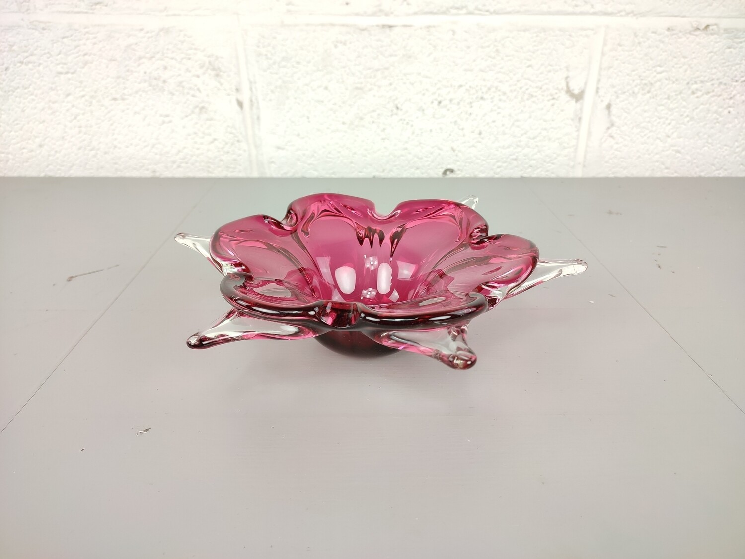 Vintage roze glazen schaal