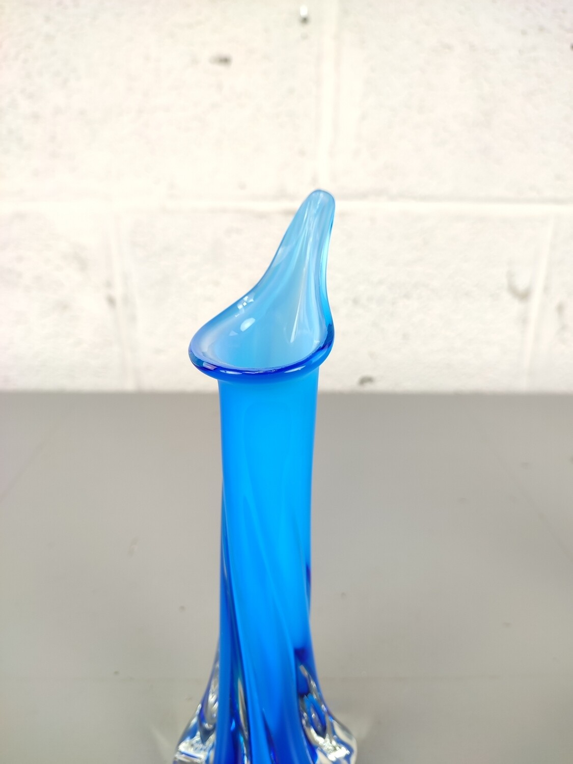 Blue glass vase / soliflore