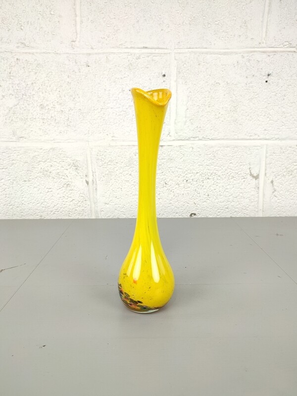 Vintage yello wglass vase / soliflore