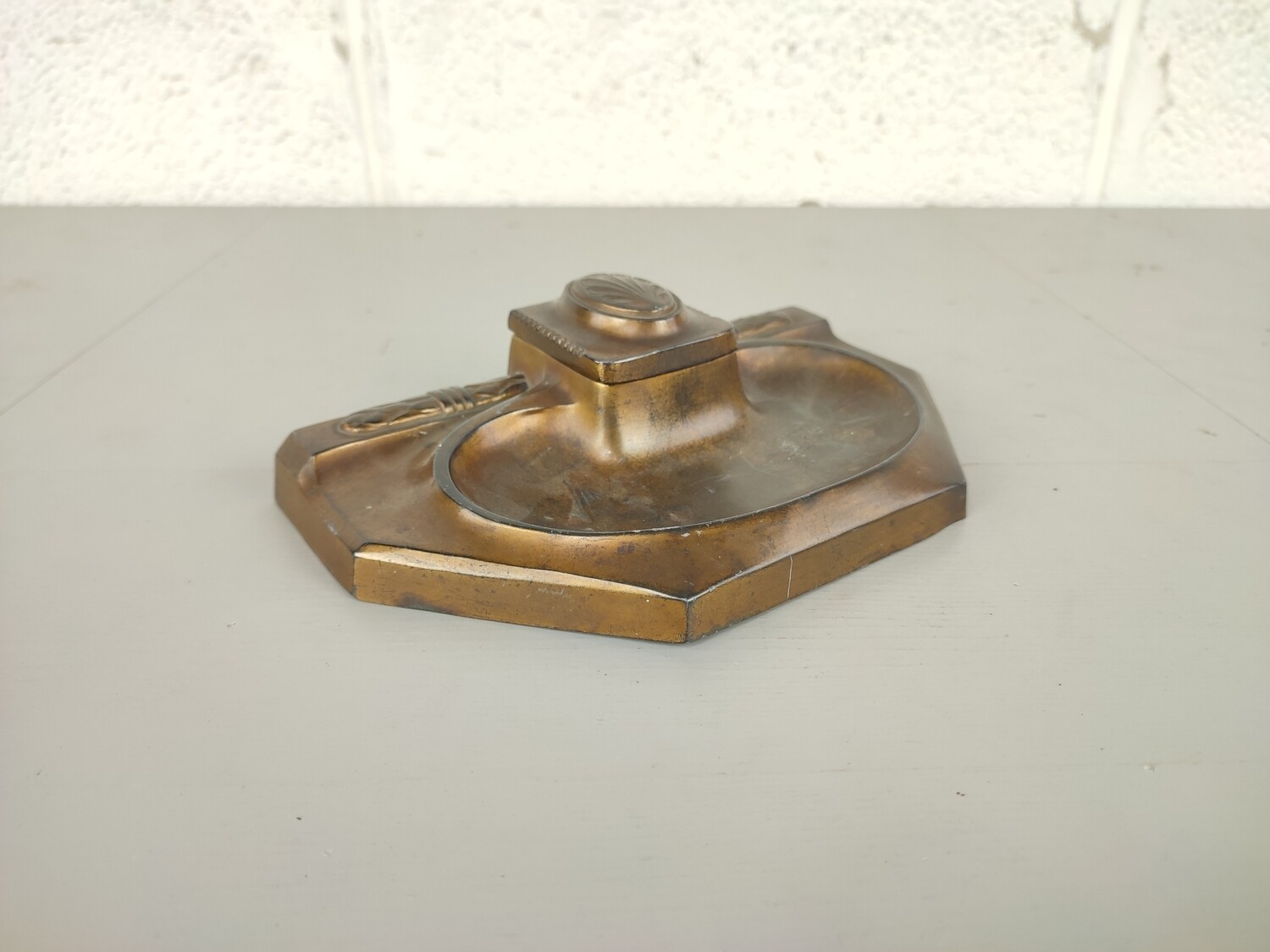 Small inkstand