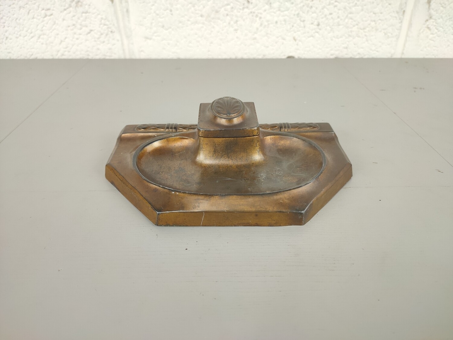 Small inkstand