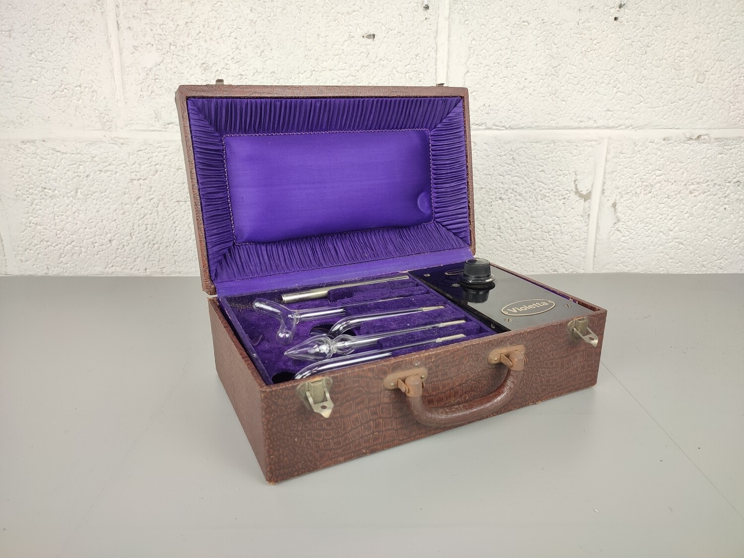 Old electrotherapy case