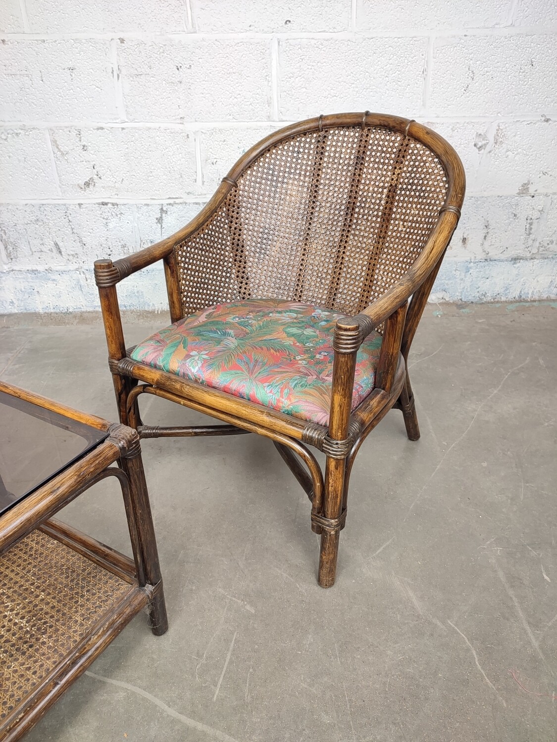 Rattan coffe table with chair