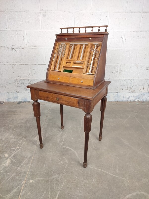 Antiek opticien meubel