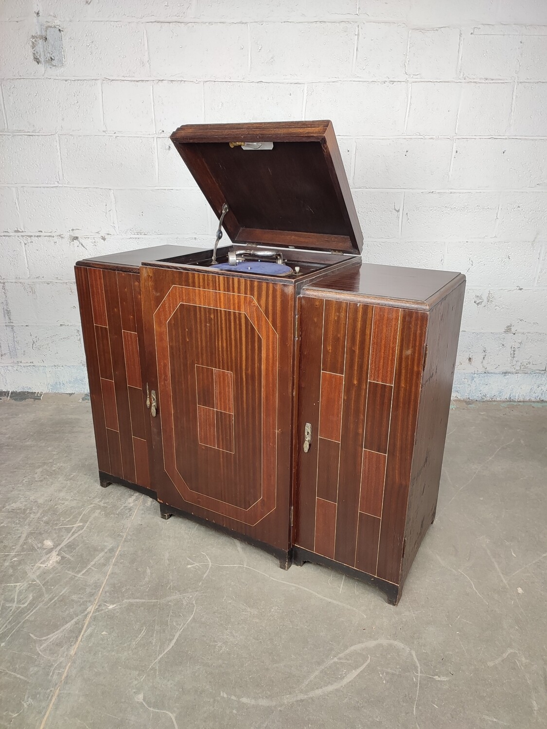 Art deco grammophone cabinet