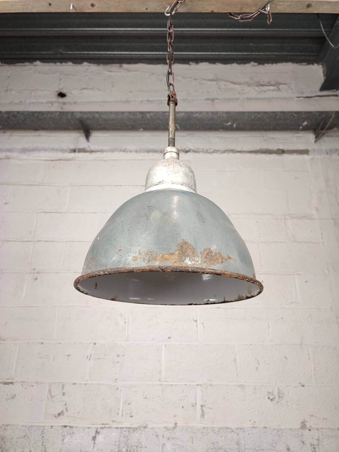 Industrial enamel pendant lamp