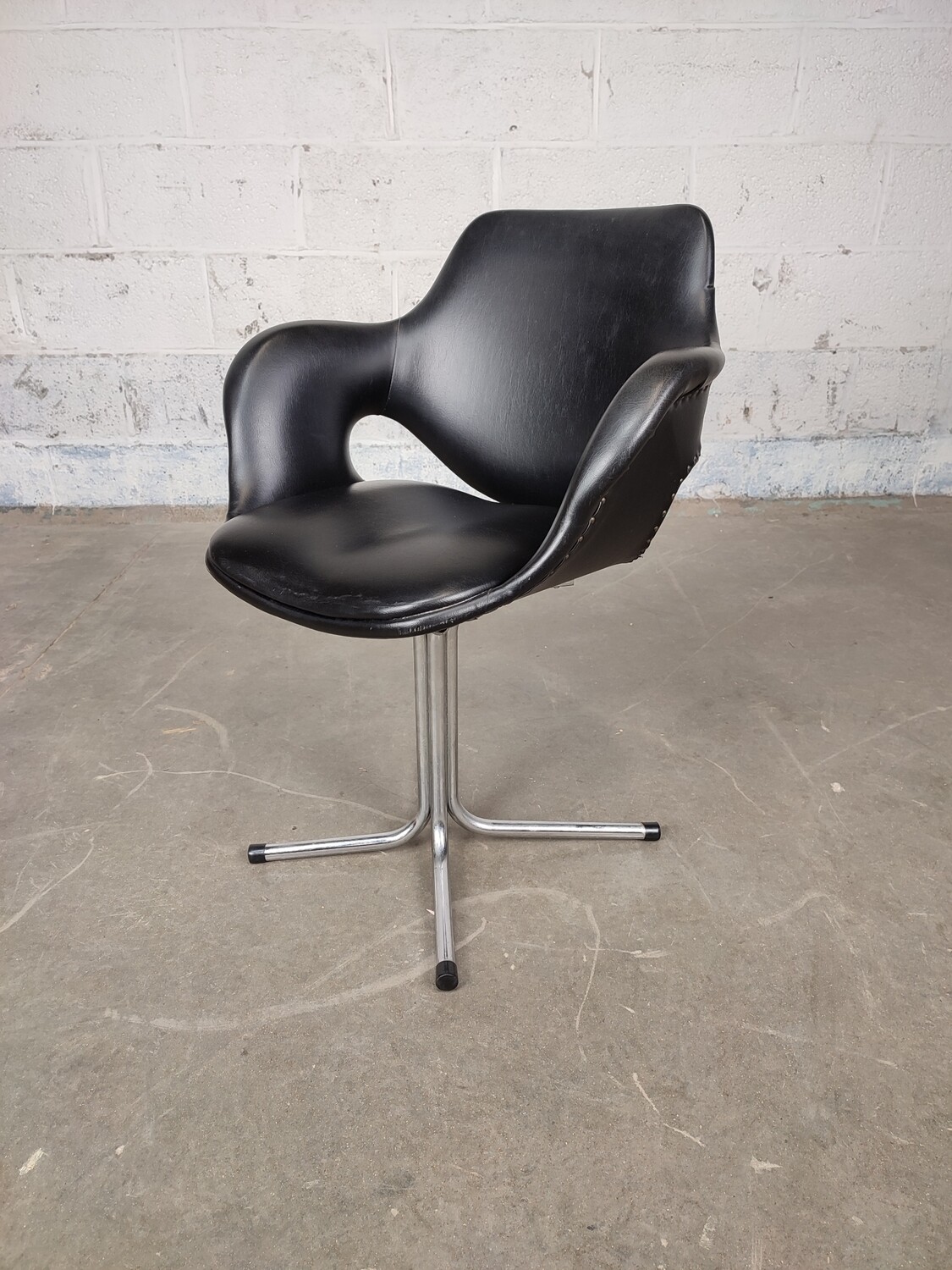 Vintage black chair