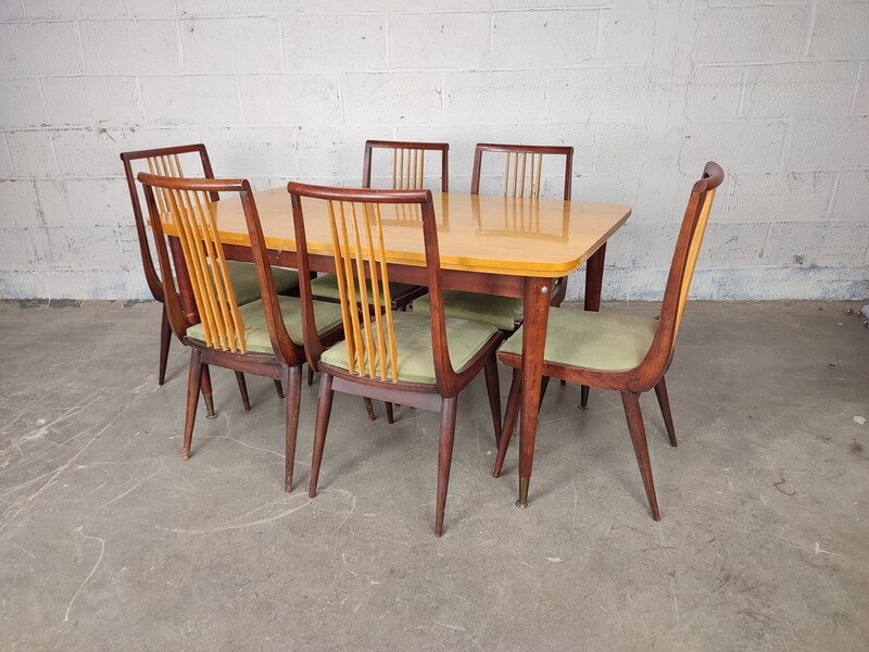 Vintage eettafel met 6 stoelen