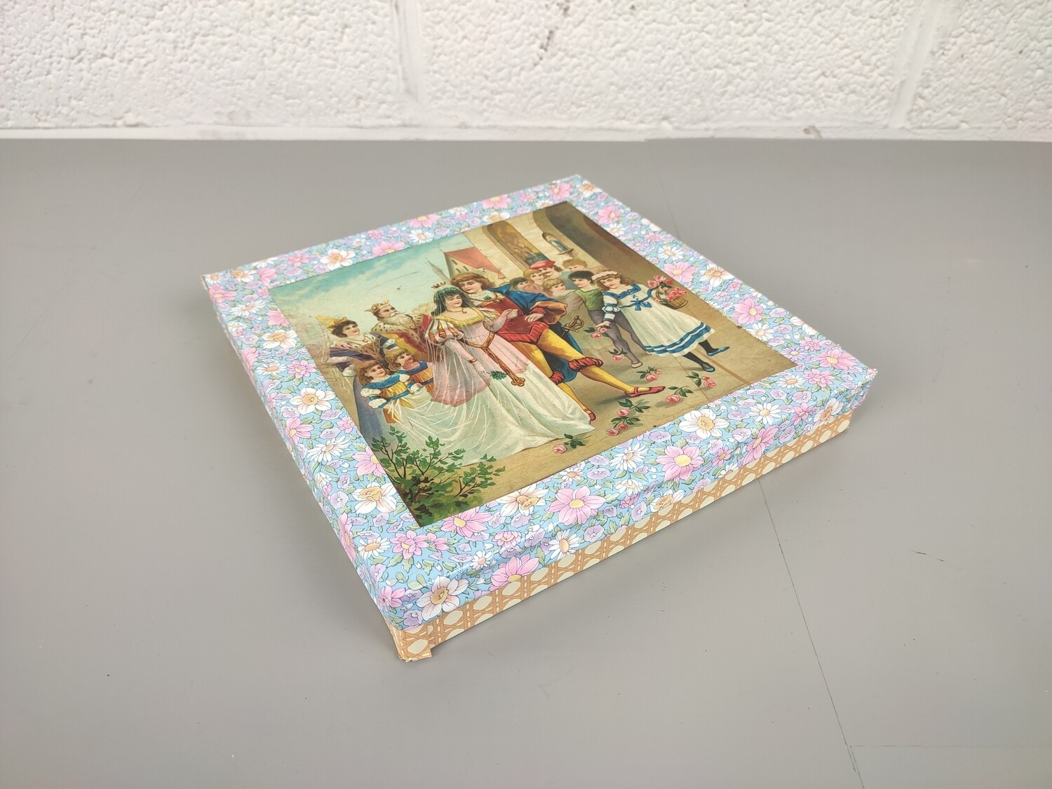 Old puzzle snow white