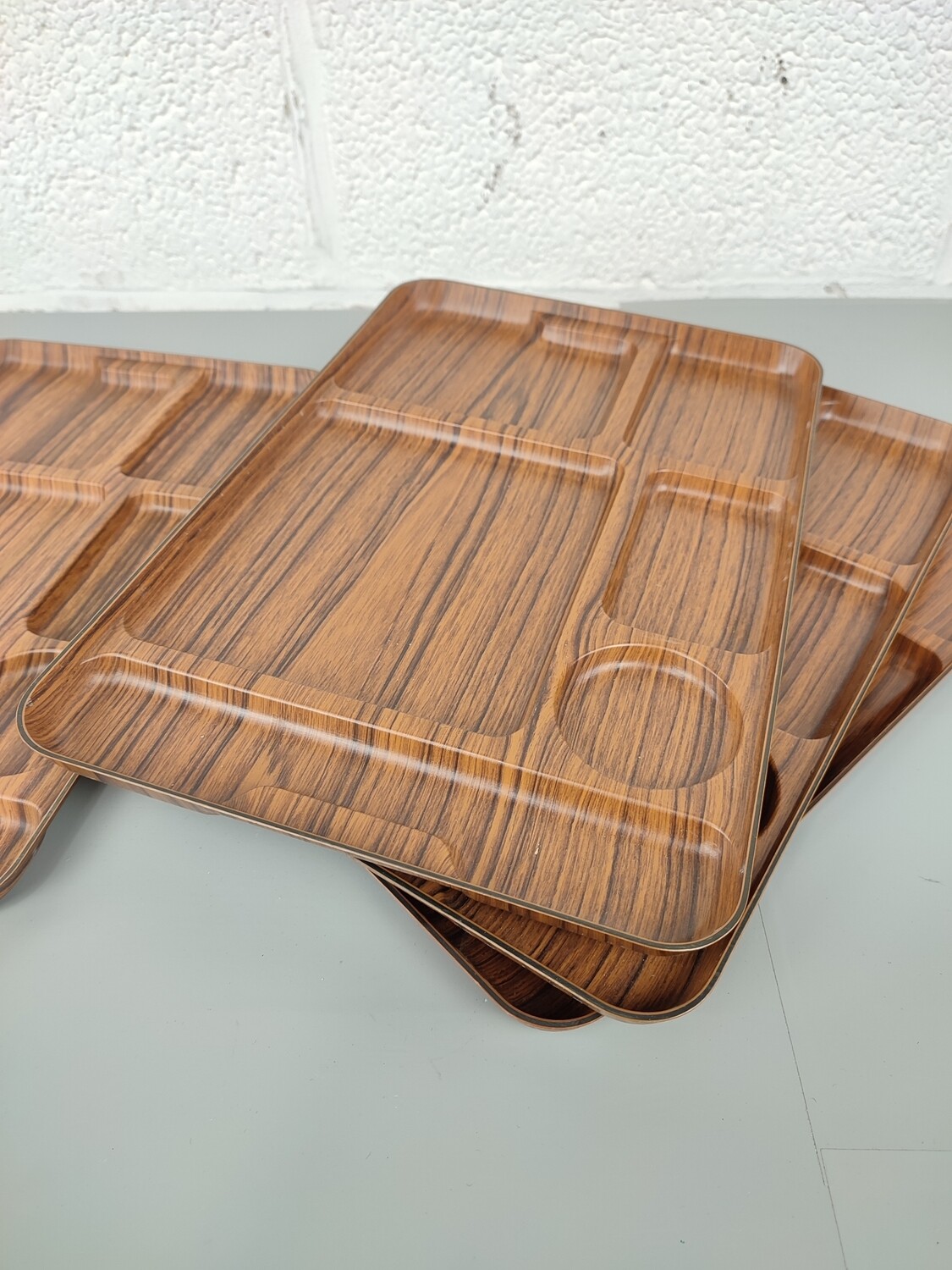 4 Robex dinner trays