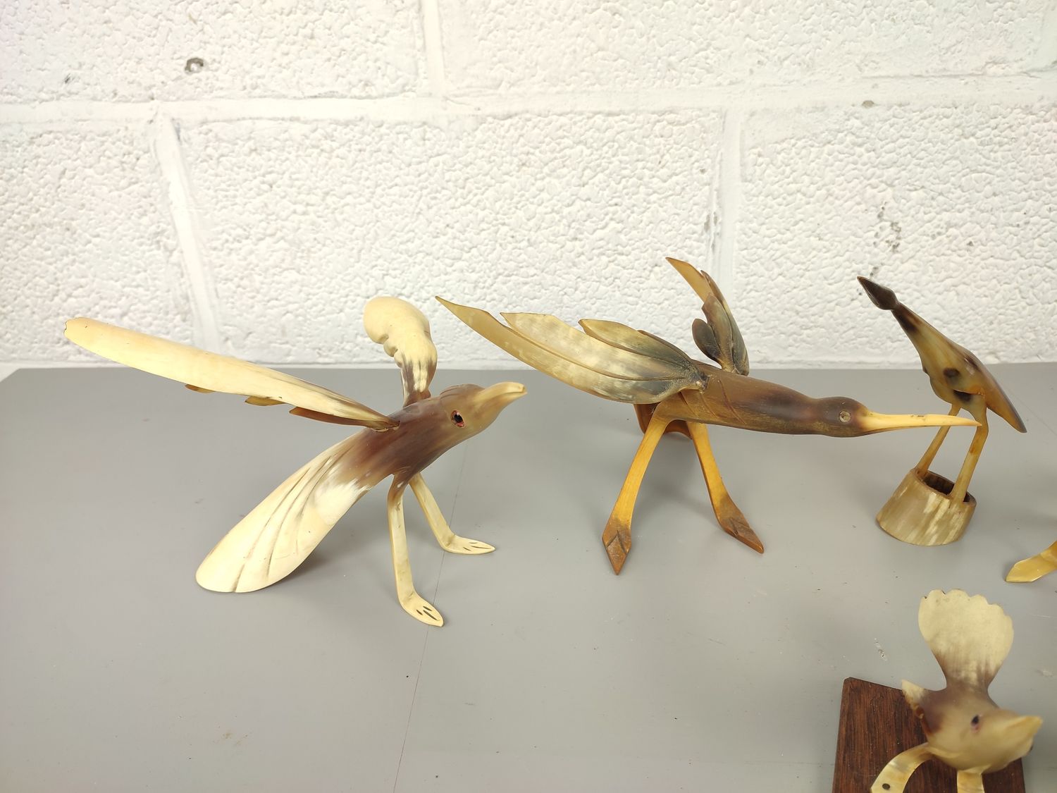 Set of 6 birds in horn