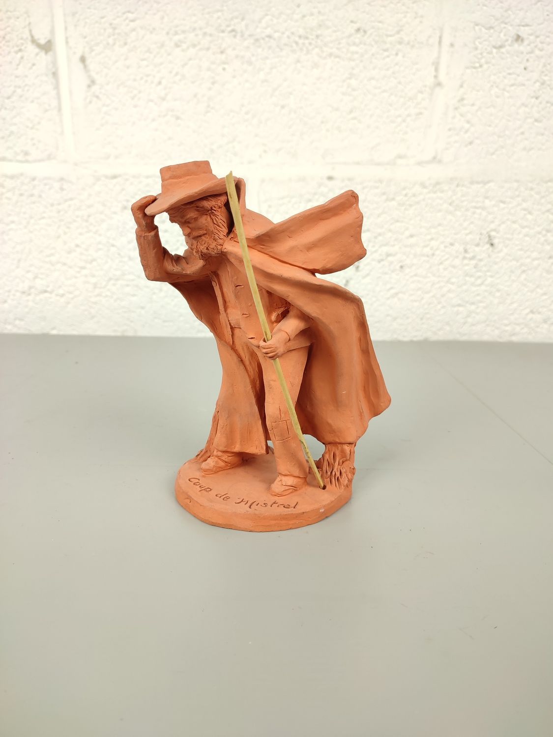 Coup de mistral statue