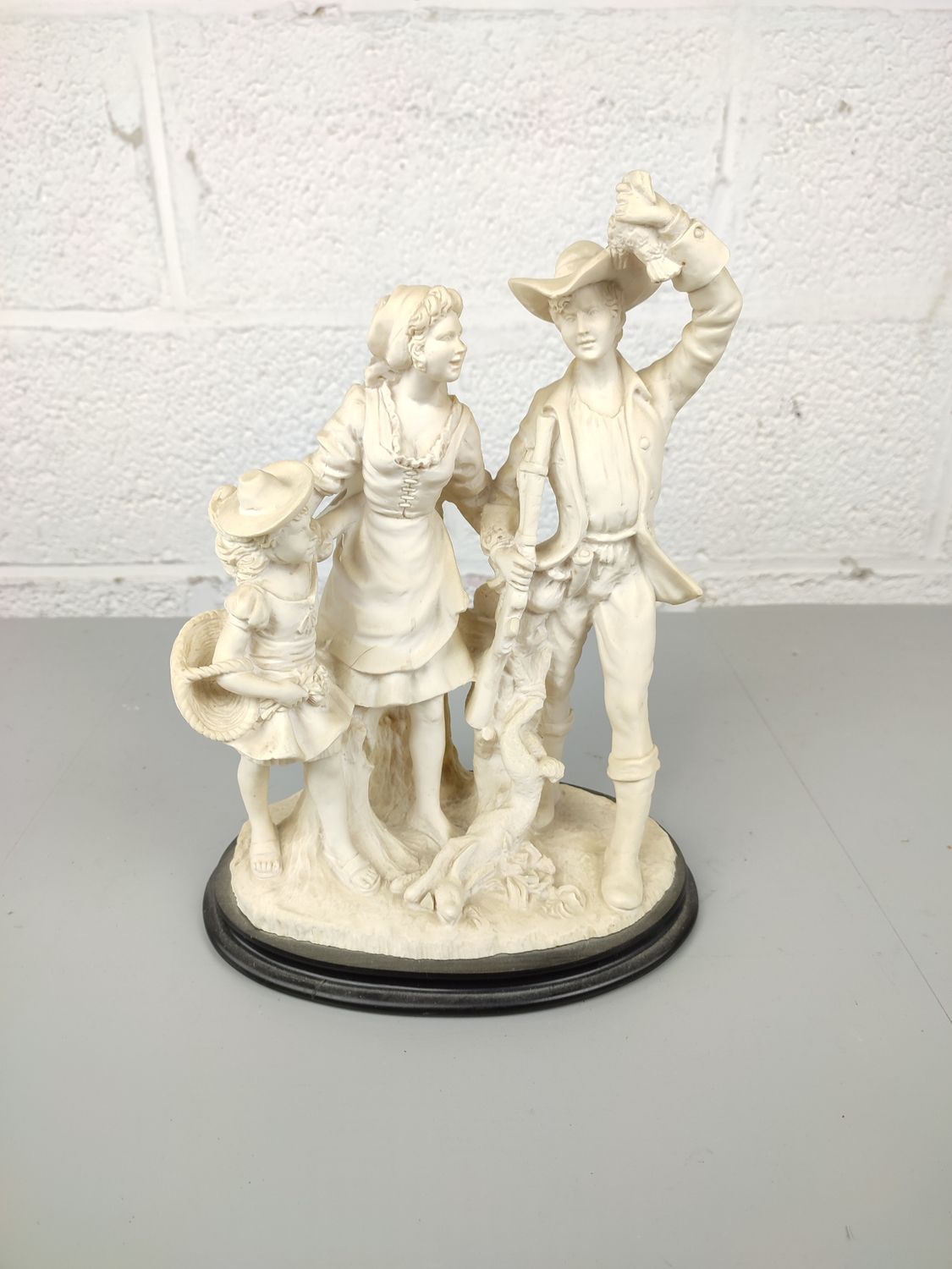 Statue in resin of a hunter with family