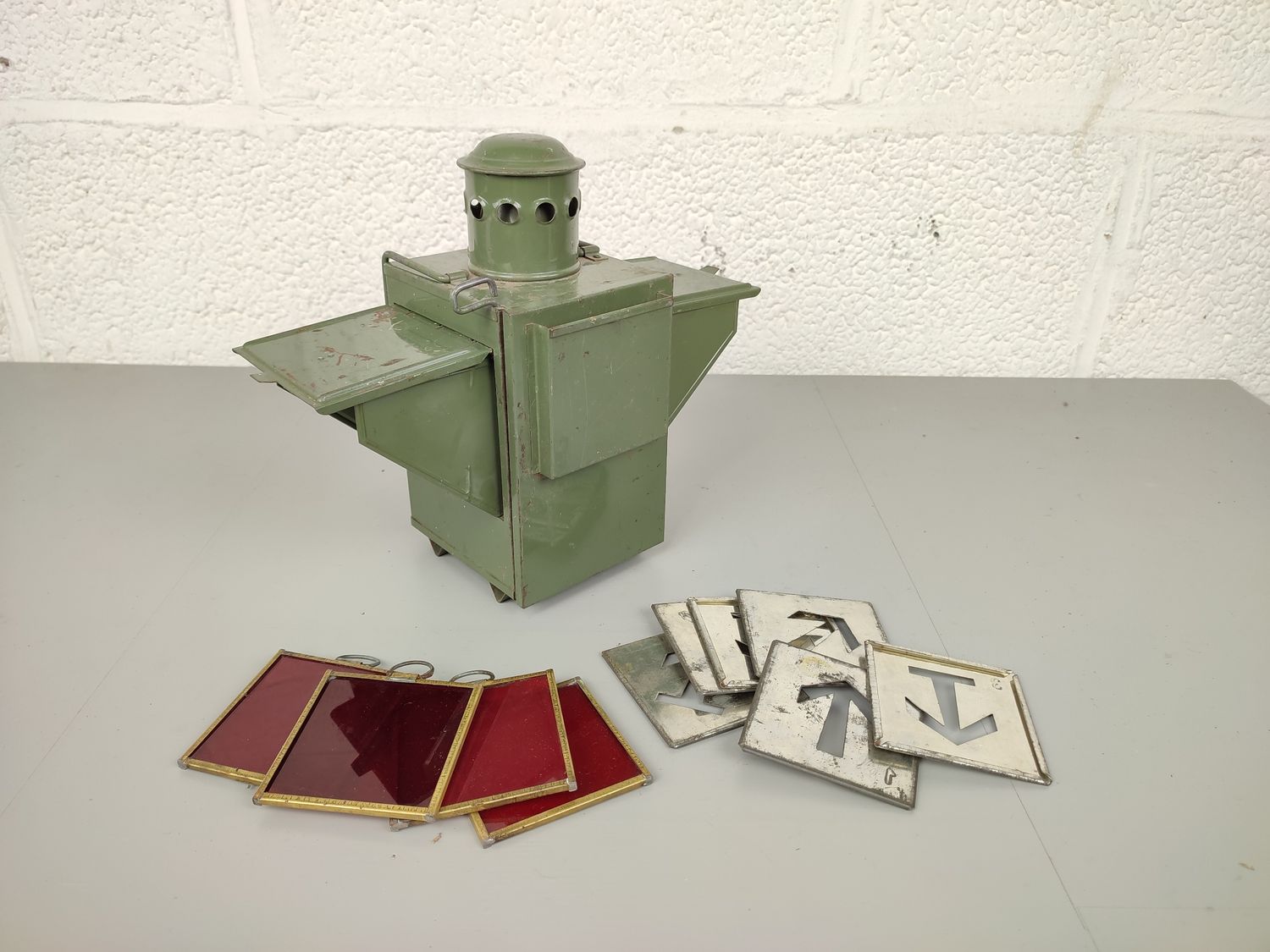 Military signal lamp