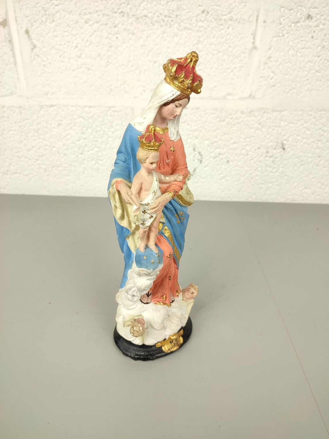 Plaster statue Notre dame des victoires