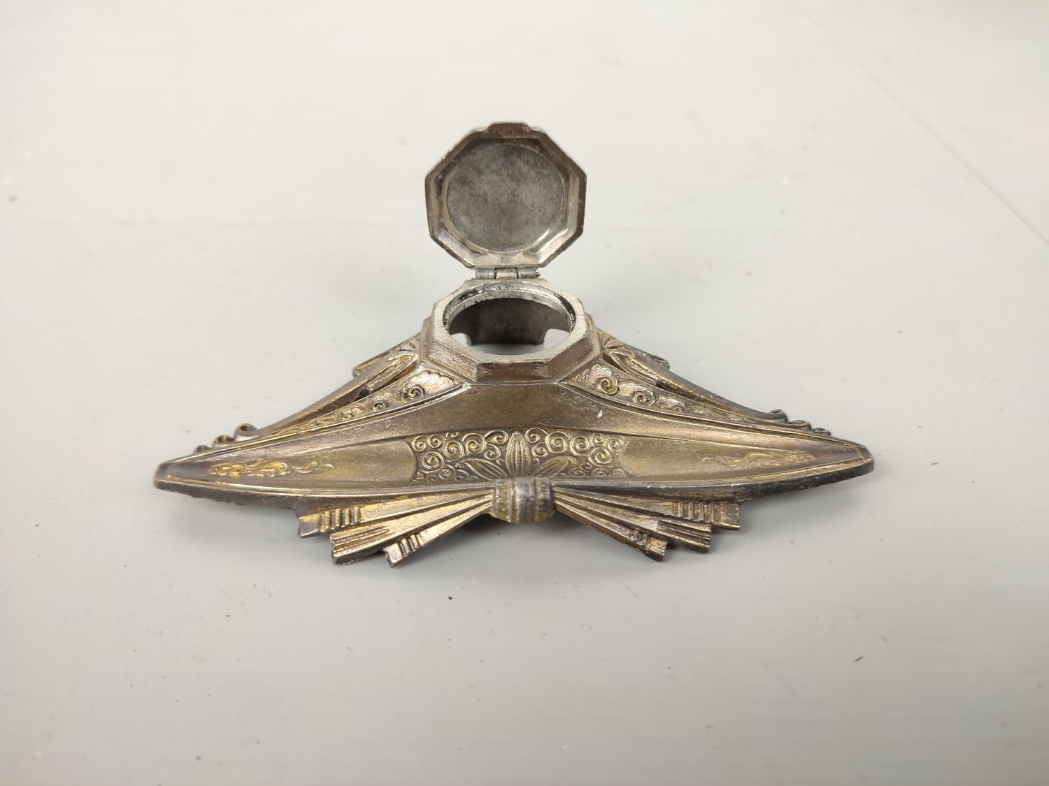 Small inkstand