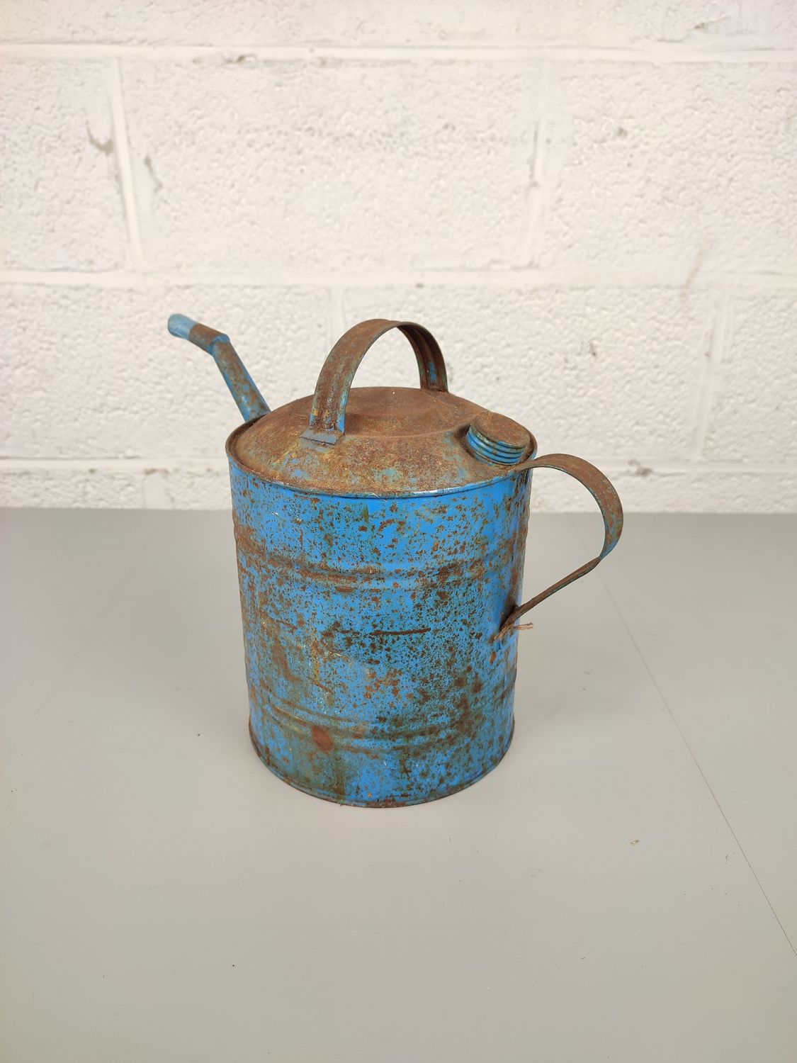Old oil can