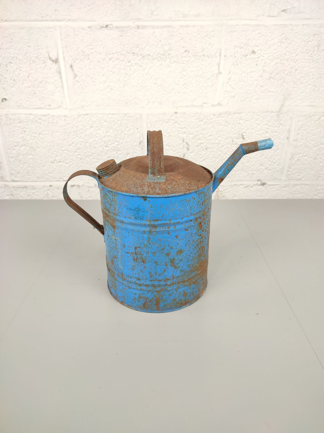 Old oil can