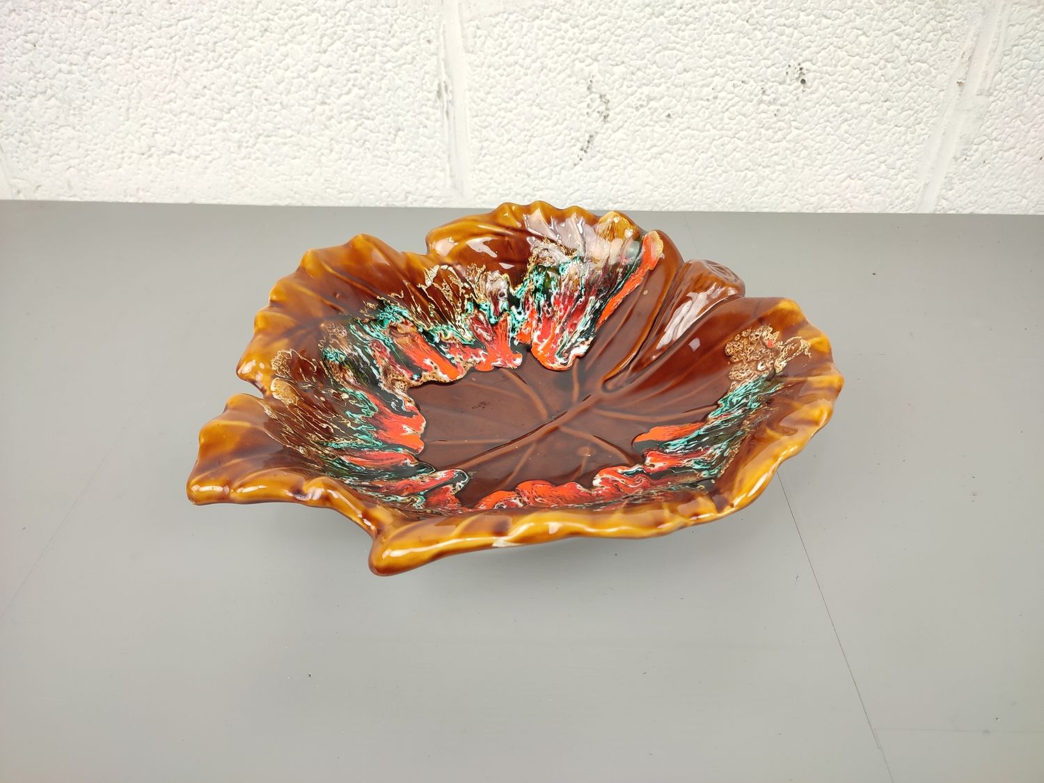 Vallauris dish leaf