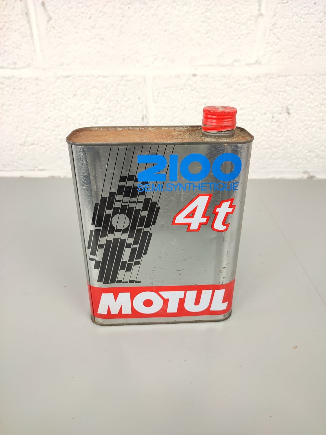 Old Motul can