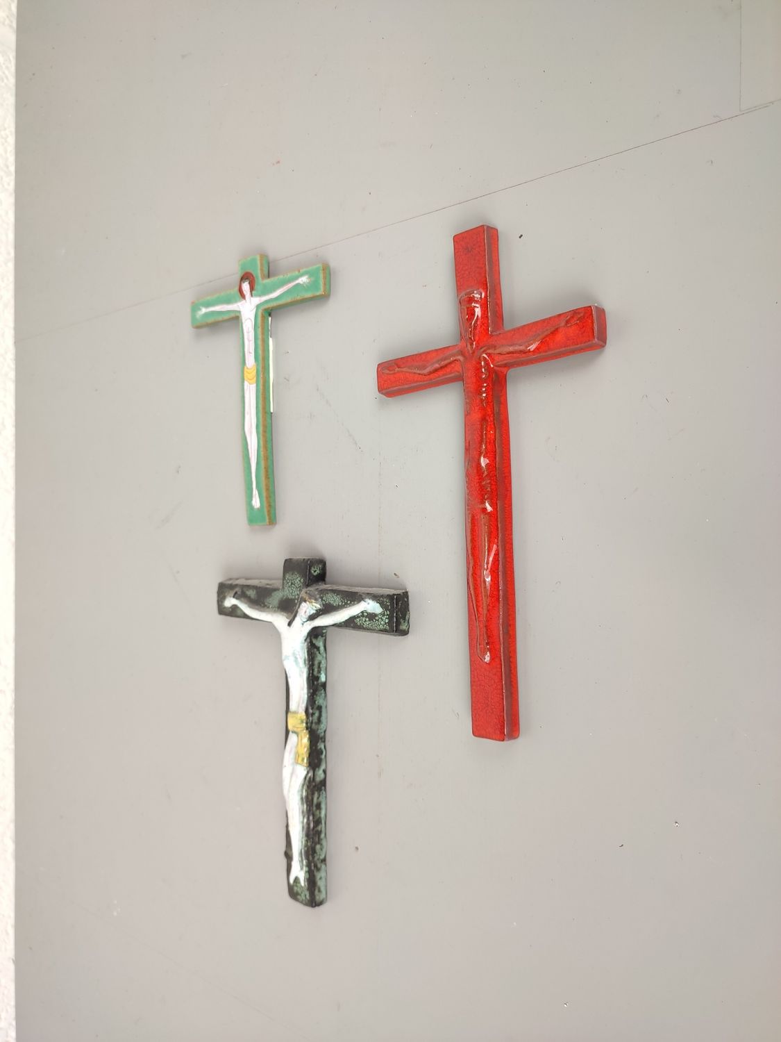 3 ceramic crucifixes