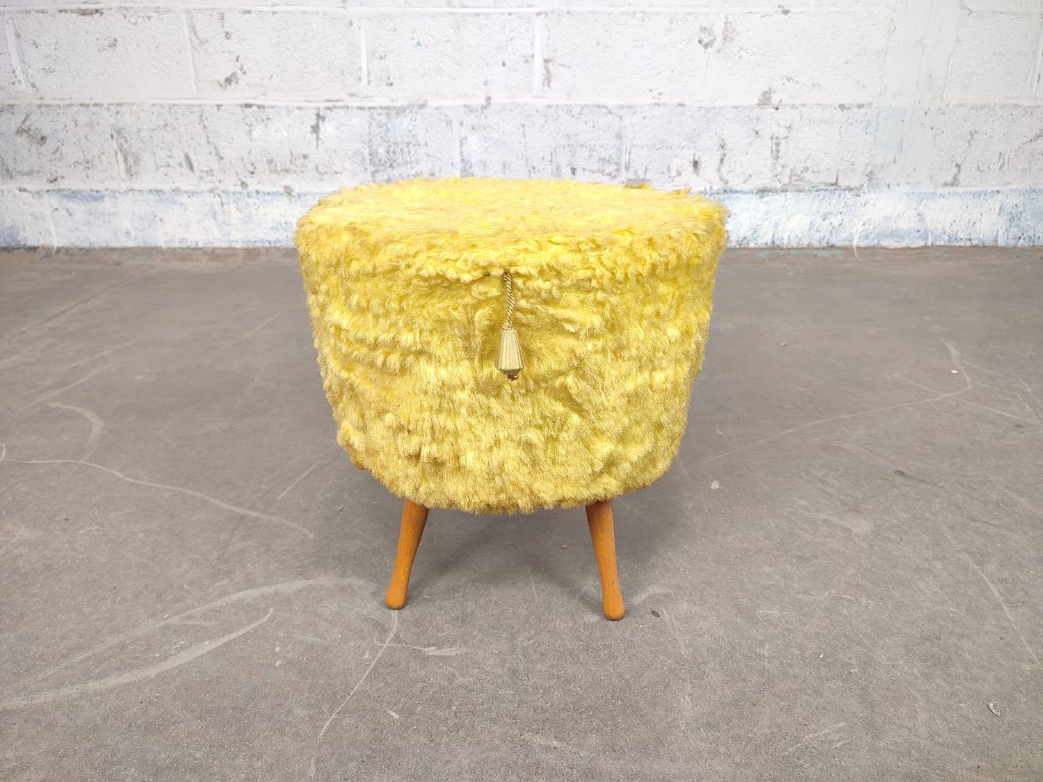 Vintage pouf