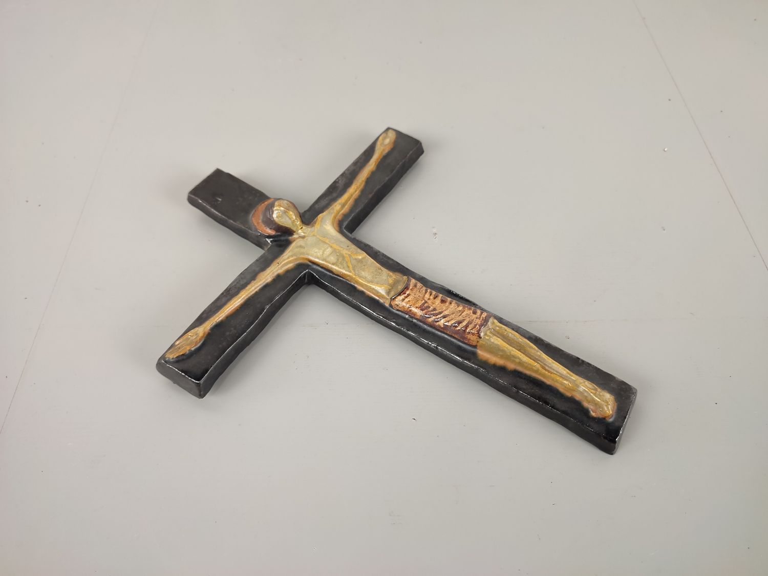 Ceramic crucifix by Amphora