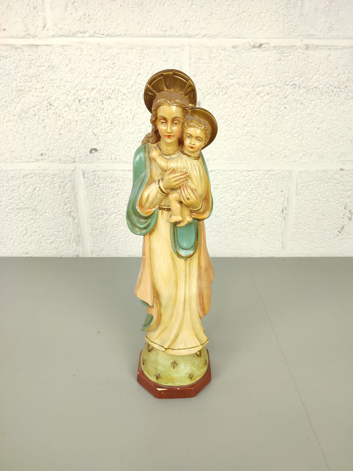 Plaster statue Maria with child