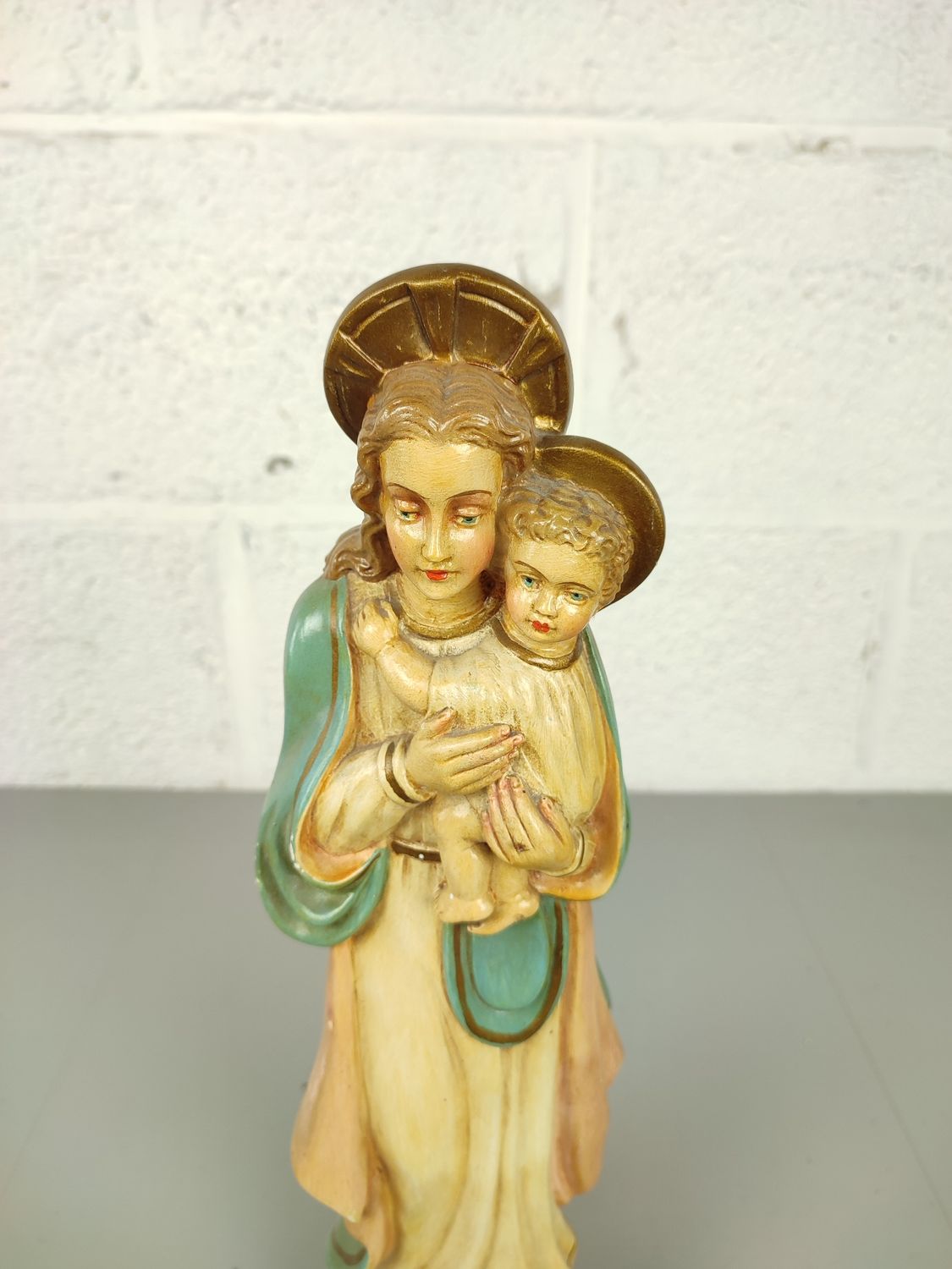 Plaster statue Maria with child