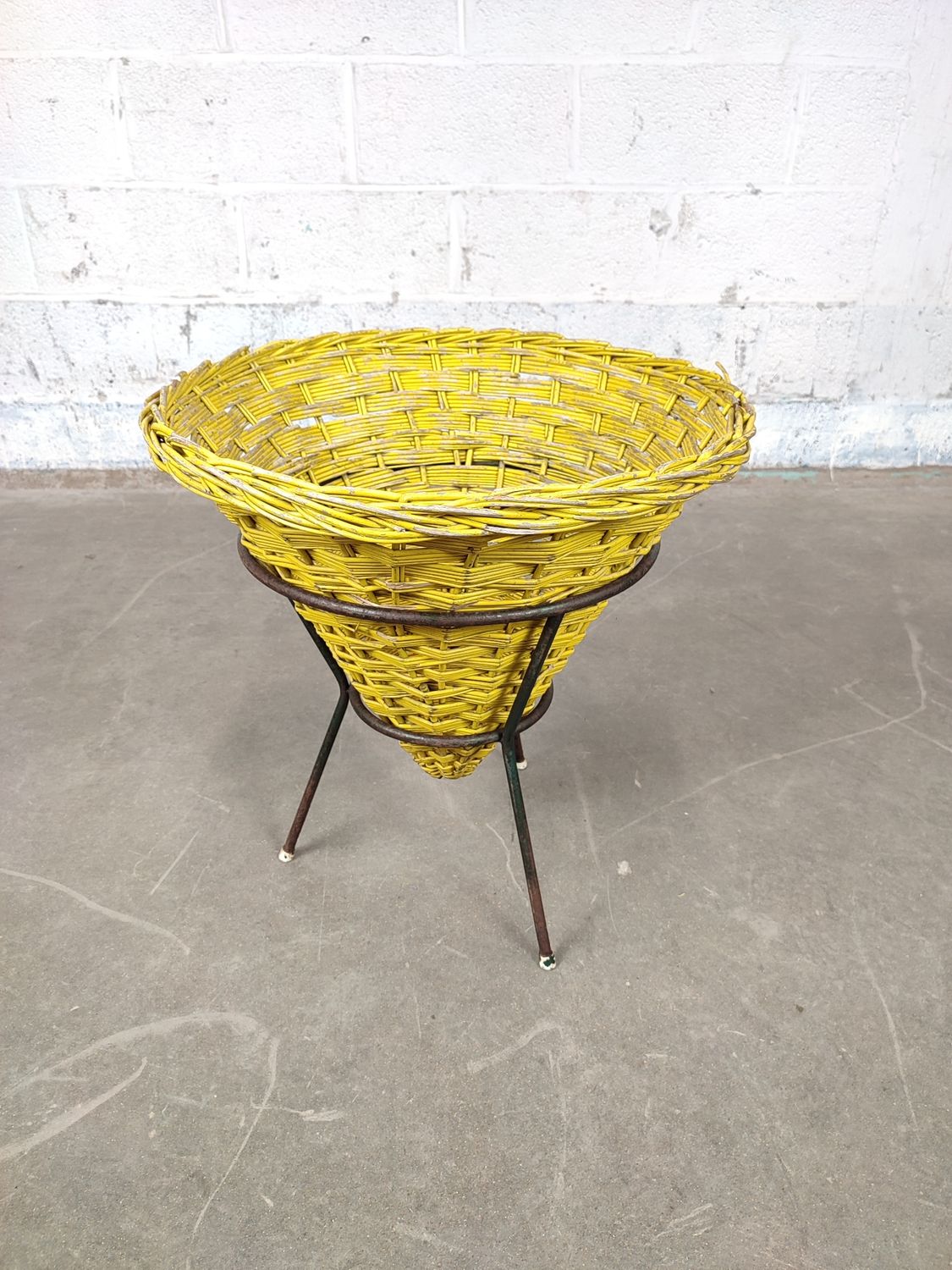Vintage rattan pointed basket