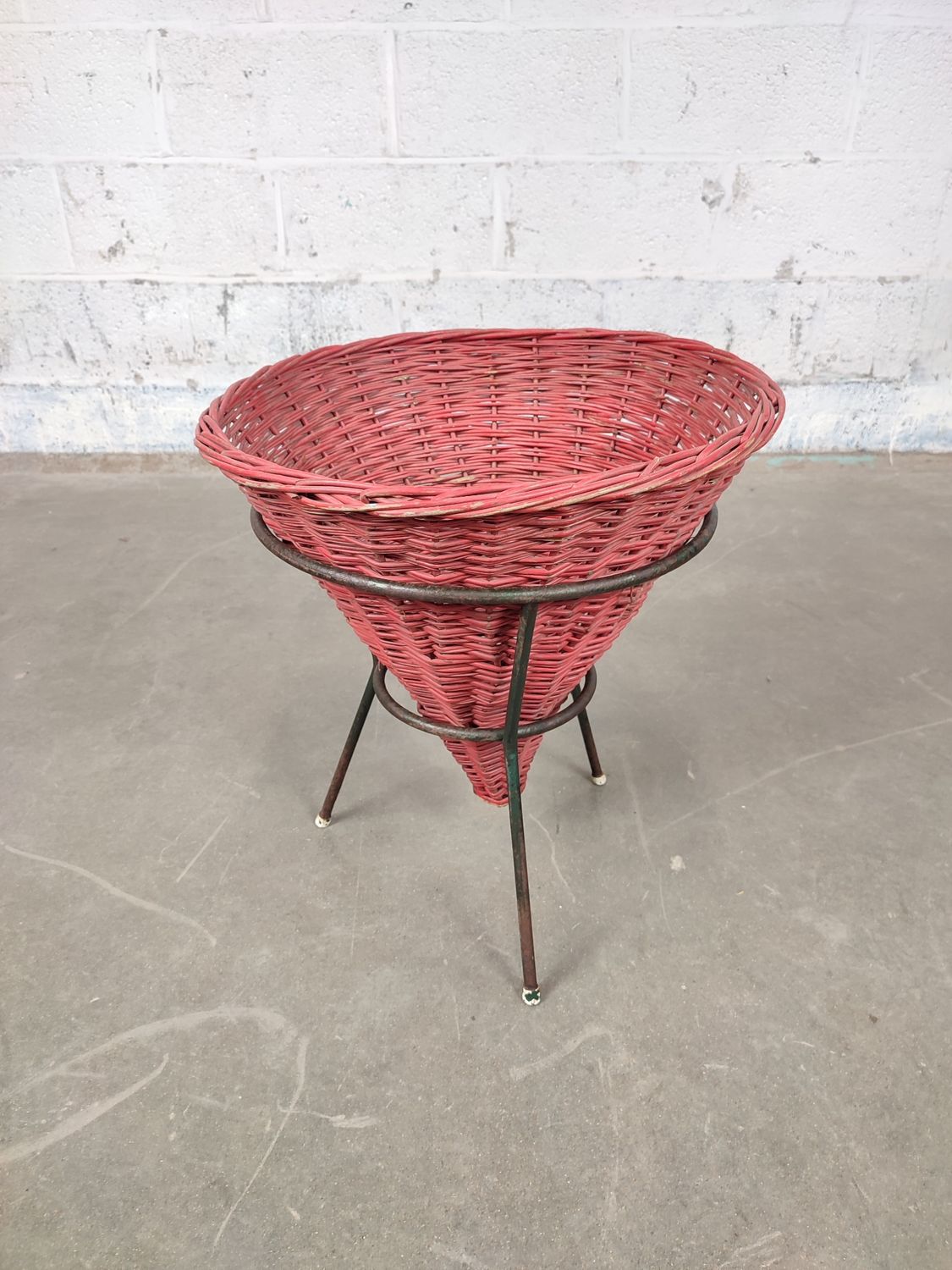 Vintage rattan pointed basket