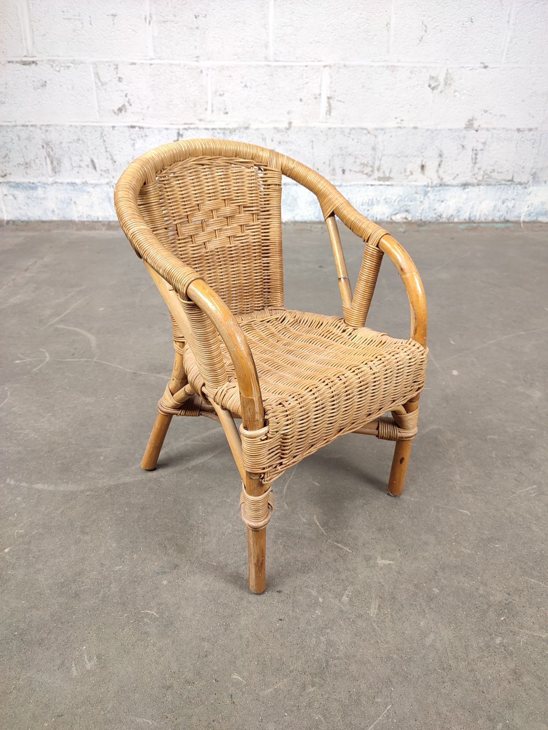 Vintage rattan kid&#39;s chair